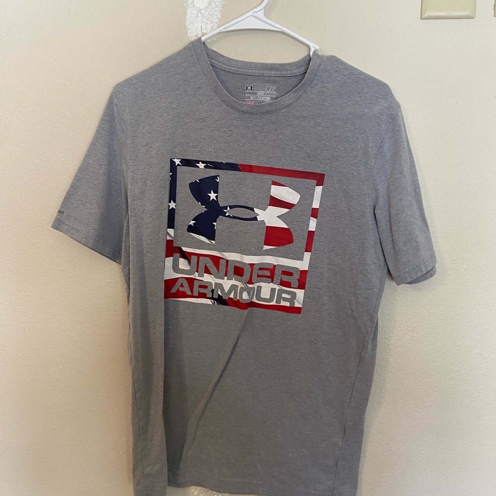 Under Armour short sleeve shirt
